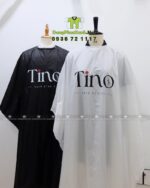 Áo choàng tóc in logo Tino màu đen và trắng, chất liệu vải dù