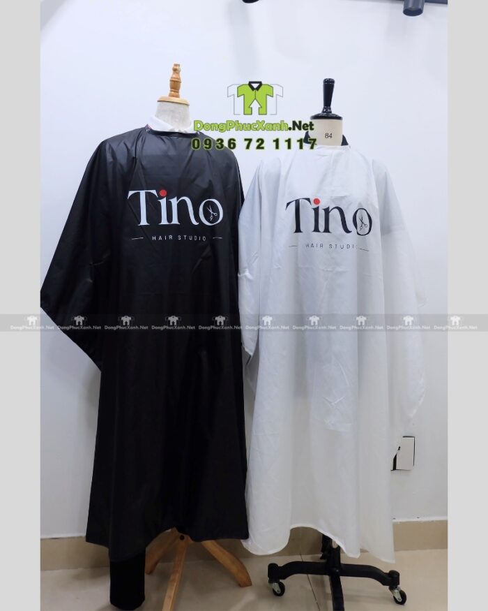 Áo choàng tóc in logo Tino màu đen và trắng, chất liệu vải dù