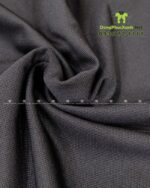 Đồng phục quán cafe Mango Kids áo polo đen và tạp dề kaki be.