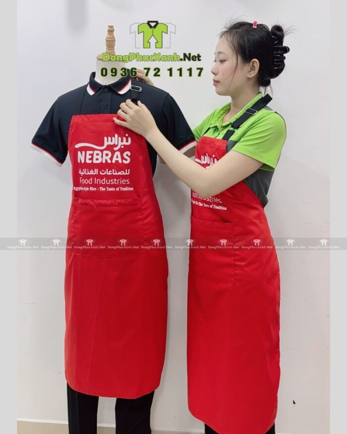 Tạp dề phục vụ màu đỏ vải kaki 65/35 in logo NEBRAS.