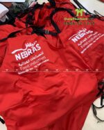 Tạp dề phục vụ màu đỏ vải kaki 65/35 in logo NEBRAS.