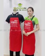 Tạp dề phục vụ màu đỏ vải kaki 65/35 in logo NEBRAS.