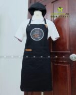 Tạp dề pha chế quán cafe màu đen phối da, in logo Gà Coffee
