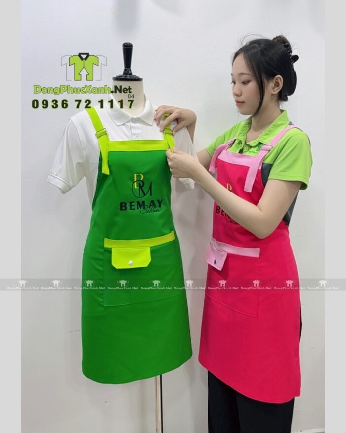Tạp dề nail màu hồng vải kaki thun in logo Bemay Salon.
