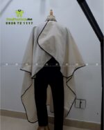 Khăn Choàng Cắt Tóc Màu Kem Viền Đen Nổi Bật