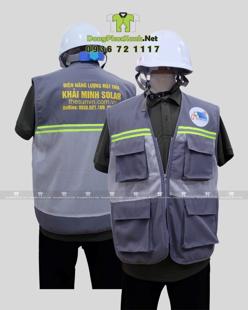 Mẫu áo gile bảo hộ màu xám phối phản quang xanh, dùng cho đội kỹ thuật công ty năng lượng mặt trời Khải Minh Solar
