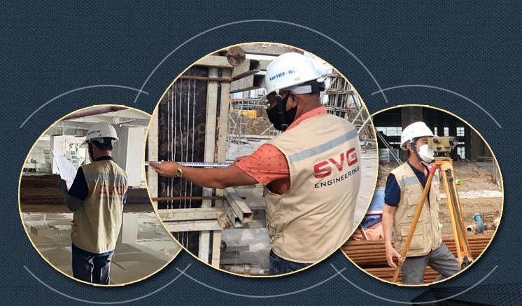 Kỹ sư mặc áo gile bảo hộ có phản quang, thao tác công việc tại công trình giúp mang dụng cụ gọn gàng và an toàn hơn khi làm việc ban đêm