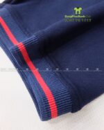 Cận Cảnh Tay Áo Thun Phối Viền Đỏ