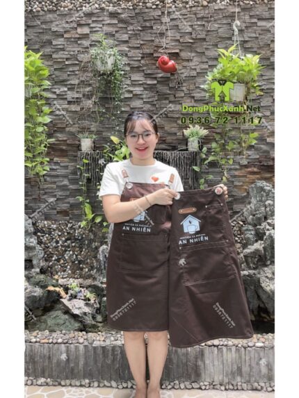 Tạp Dề Đồng Phục Quán Cafe Màu Nâu Gần Gũi