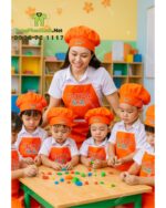 Bộ Tạp Dề Trẻ Em Kèm Nón Giúp Các Bé Thỏa Sức Sáng Tạo