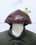 Cận cảnh mũ nồi đồng phục BVN Coffee - Billiards màu nâu