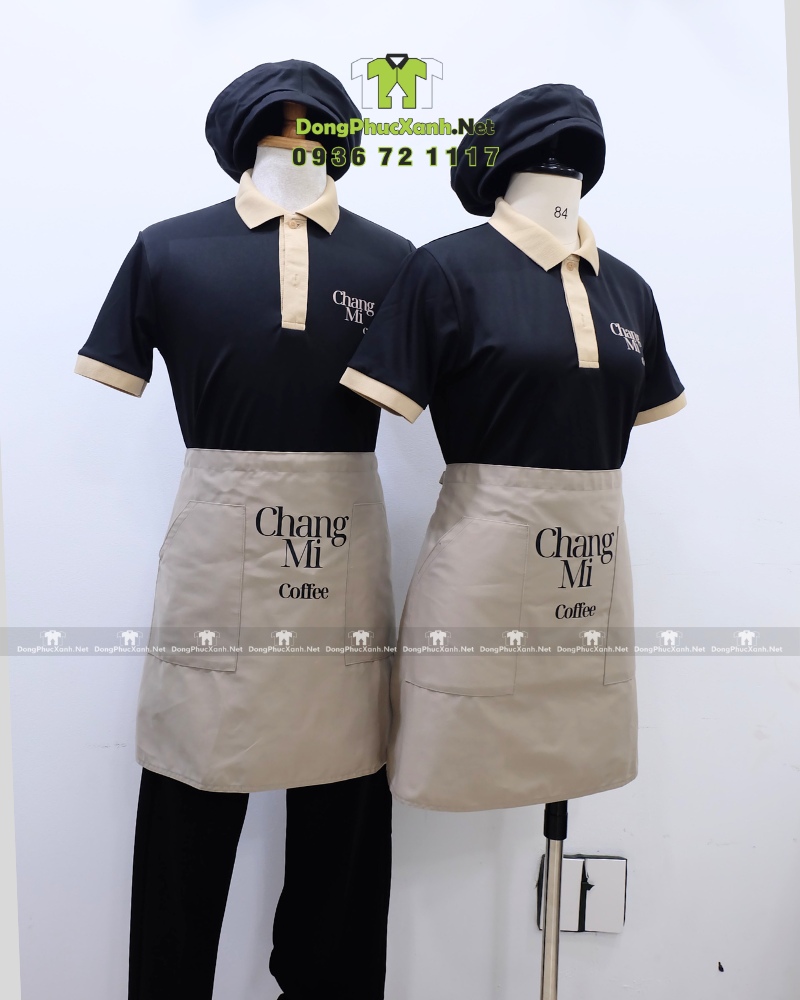 dong-phuc-quan-cafe-mau-den-phoi-be-hien-dai-in-logo-chang-mi Bộ đồng phục nhân viên phục vụ thiết kế màu đen phối be đẹp mắt