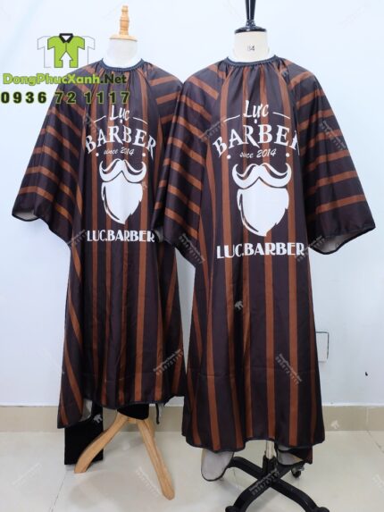 Áo Choàng Cắt Tóc Vải Dù In Chuyển Nhiệt Màu Nâu Đen, In Logo LUC.BARBER