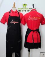 Áo thun đồng phục màu đỏ và tạp đề