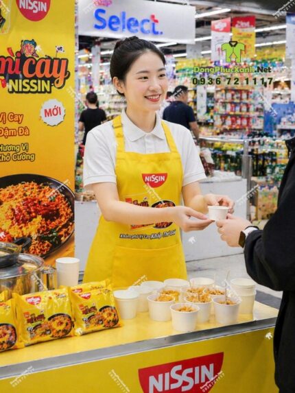 Tạp Dề Dài Phục Vụ Màu Vàng In Logo Nissin