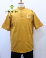 đòng phục phục vụ quán ăn lá